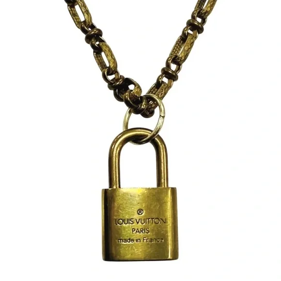 🌟Louis Vuitton Gold Padlock Necklace🌟 Women’s Jewelry-designer-celeb style🌟 - Picture 2 of 4